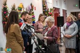 Dyplomy i nagrody w konkursie wręcza Z-ca Burmistrza Michał Maroński