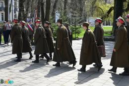 Inscenizacja przed budynkiem BSCK