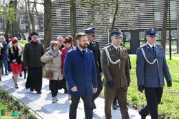 Z-ca Burmistrza Michał Maroński pośród uczestników Marszu Katyńskiego