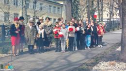 Uczestnicy Marszu Katyńskiego na al. Mickiewicza