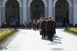 Uczestnicy Marszu Katyńskiego na terenie Parku Zdrojowego