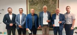 podpisanie umów na budowę boisk wielofunkcyjnych