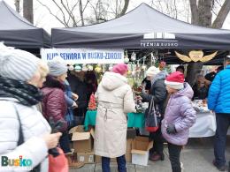 Stoiska podczas kiermaszu Bożonarodzeniowego