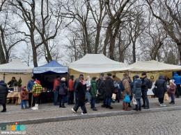 Stoiska podczas kiermaszu Bożonarodzeniowego