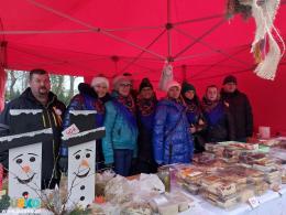 Stoiska podczas kiermaszu Bożonarodzeniowego