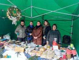 Stoiska podczas kiermaszu Bożonarodzeniowego