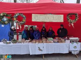 Stoiska podczas kiermaszu Bożonarodzeniowego