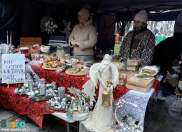 Stoiska podczas kiermaszu Bożonarodzeniowego