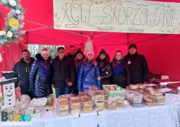 Stoiska podczas kiermaszu Bożonarodzeniowego