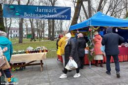 Stoiska podczas kiermaszu Bożonarodzeniowego