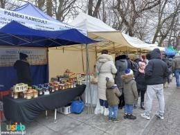 Stoiska podczas kiermaszu Bożonarodzeniowego