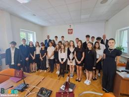 wręczenie wyróżnień dla uczniów i nauczycieli