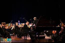  Przy fortepianie Artur Jaroń