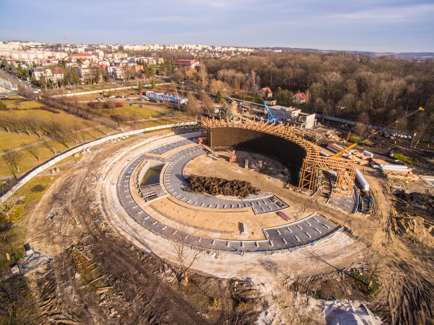 Budowa kompleksu urządzeń uzdrowiskowych (tężnia, pijalnia wód, oranżeria)
