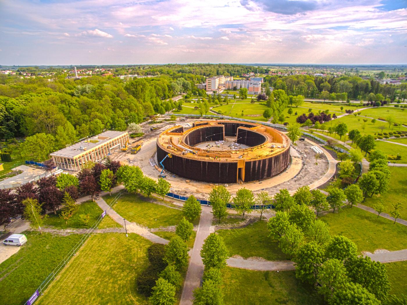 Budowa kompleksu urządzeń uzdrowiskowych (tężnia, pijalnia wód, oranżeria)