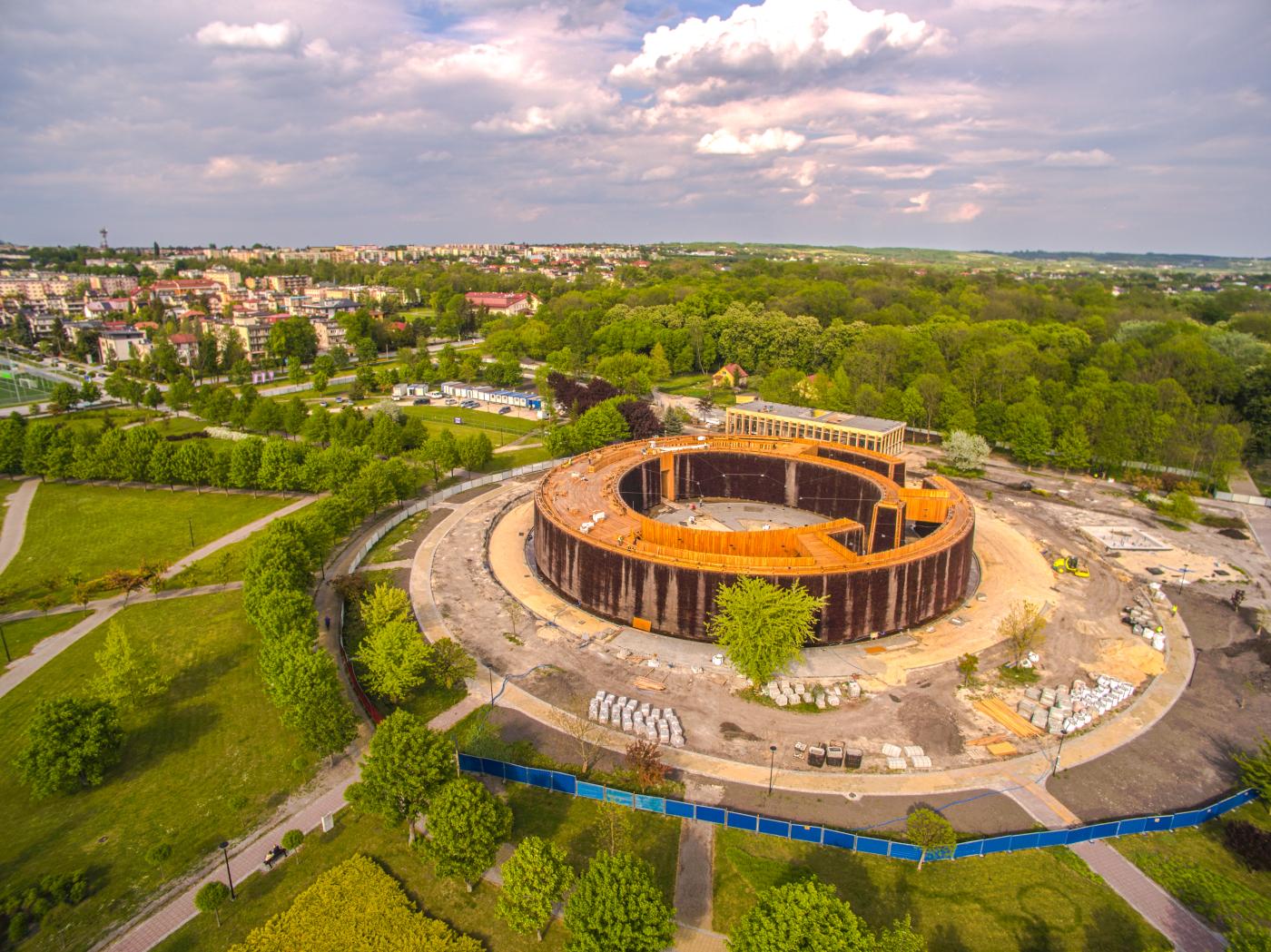 Budowa kompleksu urządzeń uzdrowiskowych (tężnia, pijalnia wód, oranżeria)