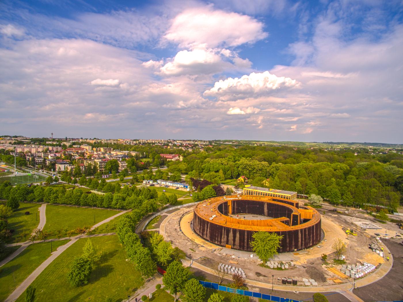 Budowa kompleksu urządzeń uzdrowiskowych (tężnia, pijalnia wód, oranżeria)