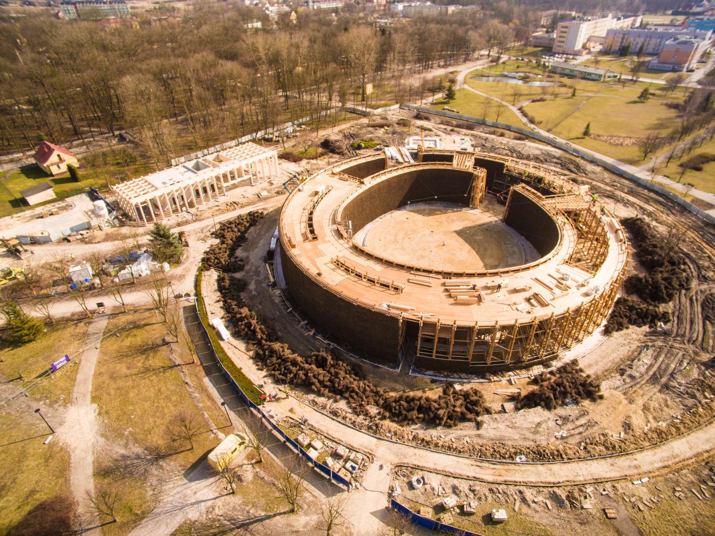 Budowa kompleksu urządzeń uzdrowiskowych (tężnia, pijalnia wód, oranżeria)