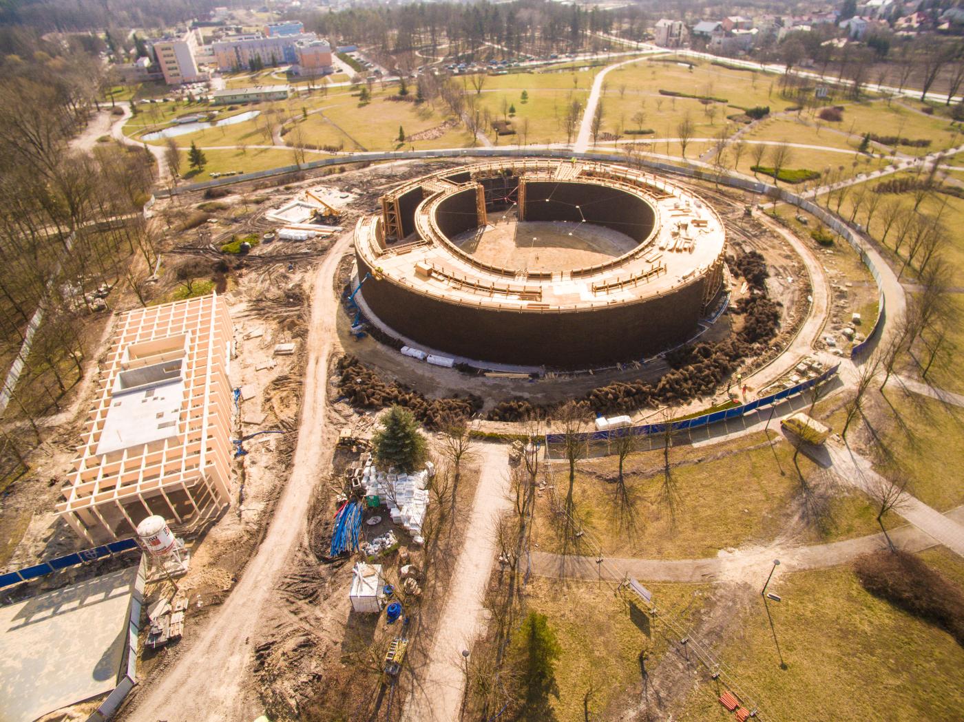 Budowa kompleksu urządzeń uzdrowiskowych (tężnia, pijalnia wód, oranżeria)