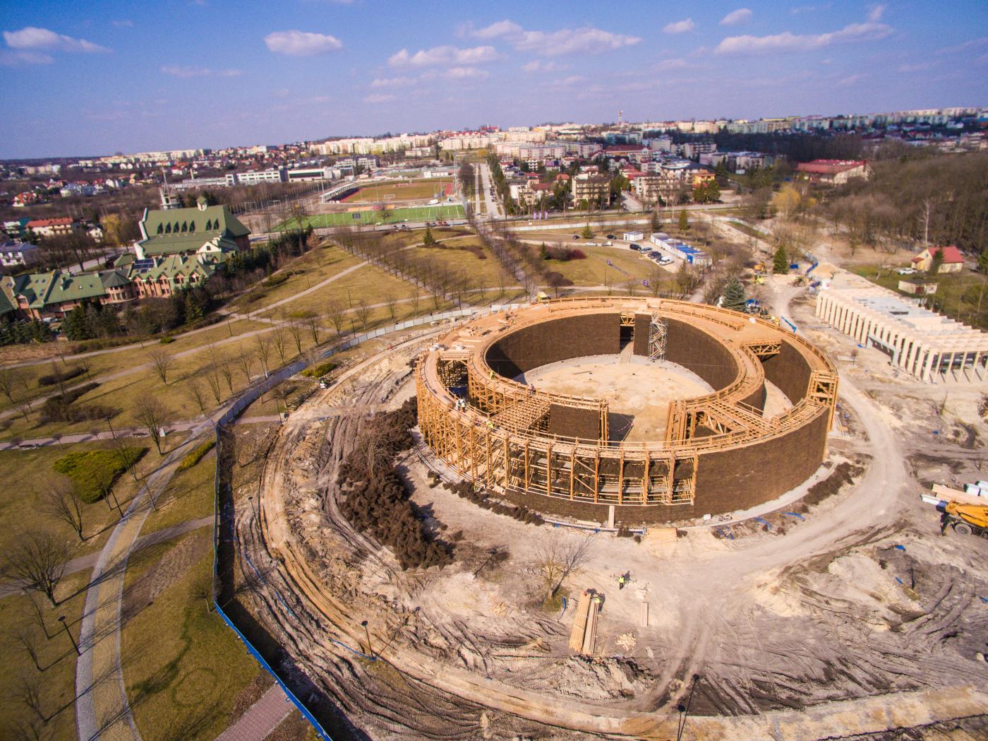 Budowa kompleksu urządzeń uzdrowiskowych (tężnia, pijalnia wód, oranżeria)