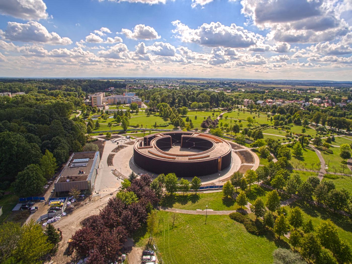 mt_gallery:Budowa kompleksu urządzeń uzdrowiskowych (tężnia, pijalnia wód, oranżeria)