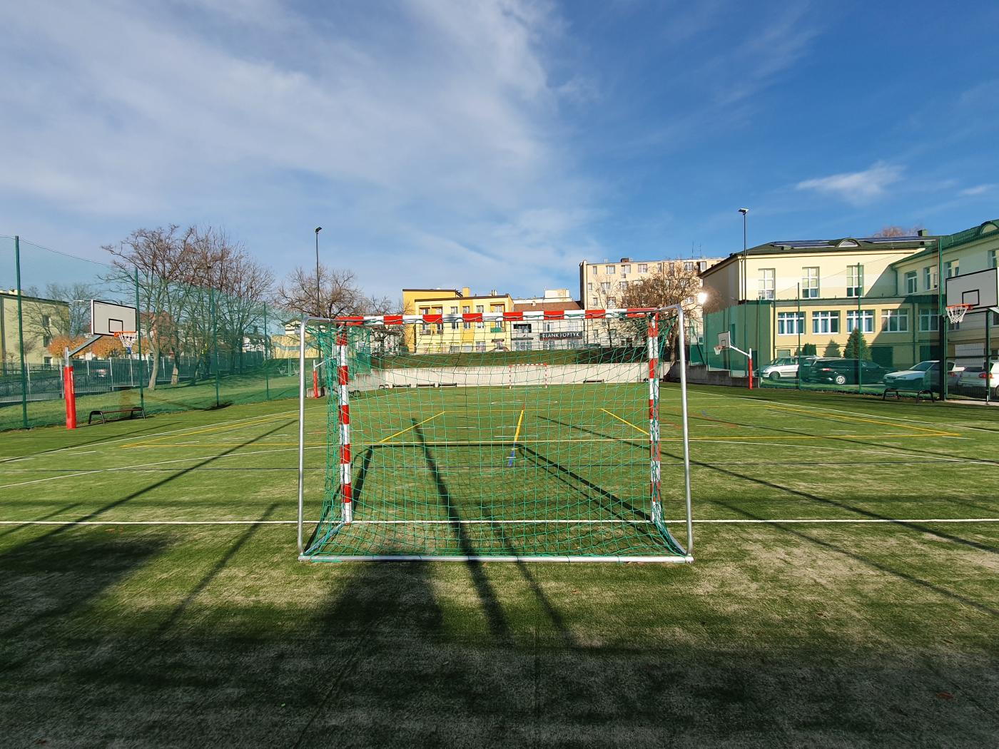 Przebudowa infrastruktury sportowej i doposażenie pracowni dydaktycznych w Publicznej Szkole Podstawowej Nr 1 w Busku-Zdroju