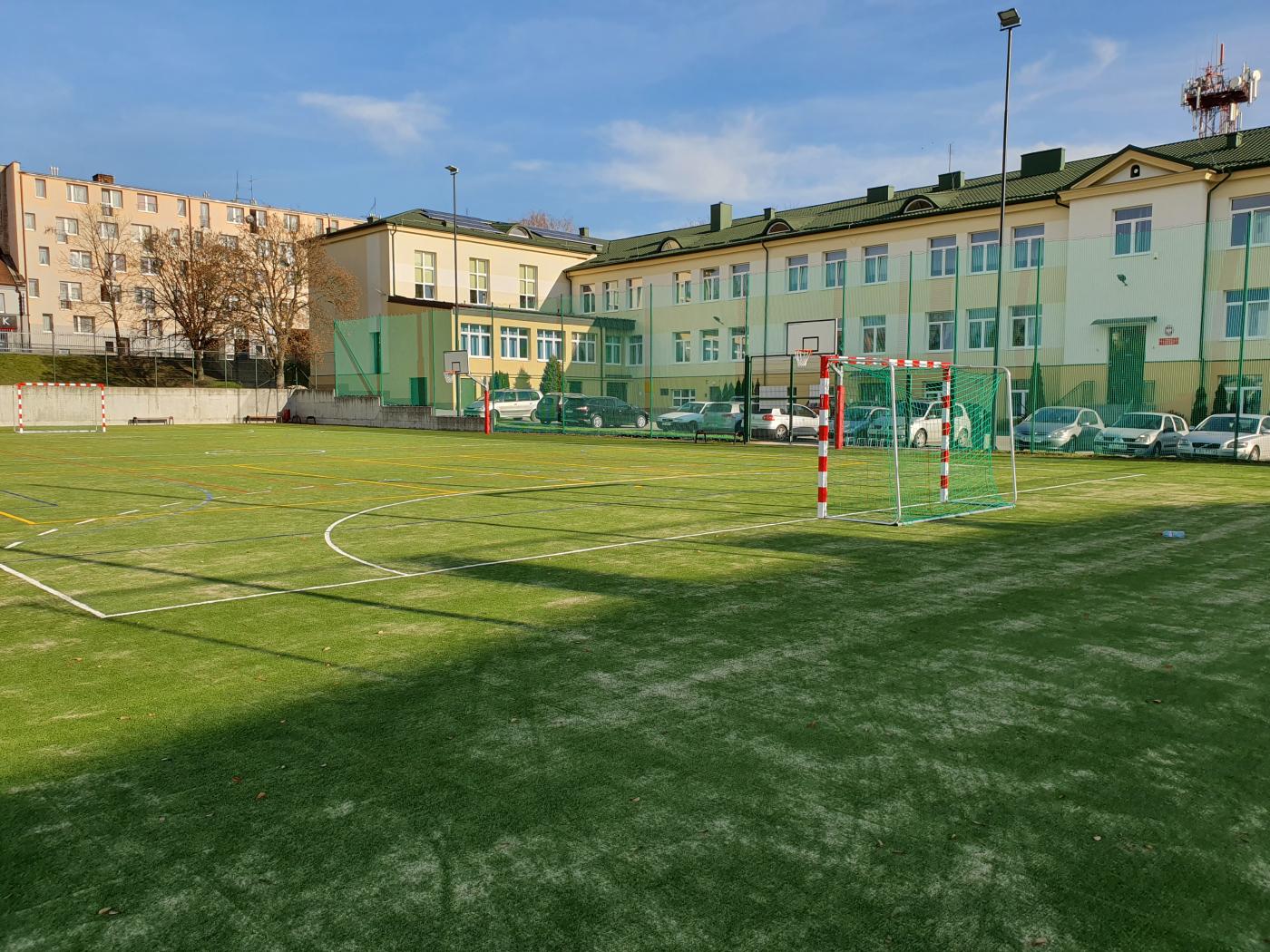 Przebudowa infrastruktury sportowej i doposażenie pracowni dydaktycznych w Publicznej Szkole Podstawowej Nr 1 w Busku-Zdroju