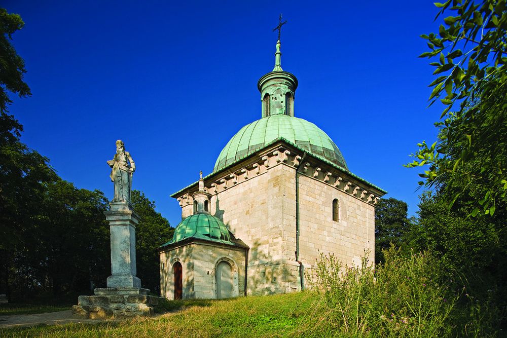 Szlak niebieski – Pińczów-Busko-Wiślica - 20km + 19km (pomnik przyrody „Sosna na szczudłach”)