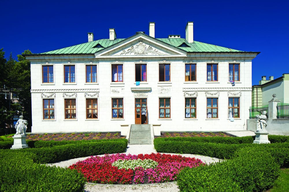 Szlak niebieski – Pińczów-Busko-Wiślica - 20km + 19km (pomnik przyrody „Sosna na szczudłach”)